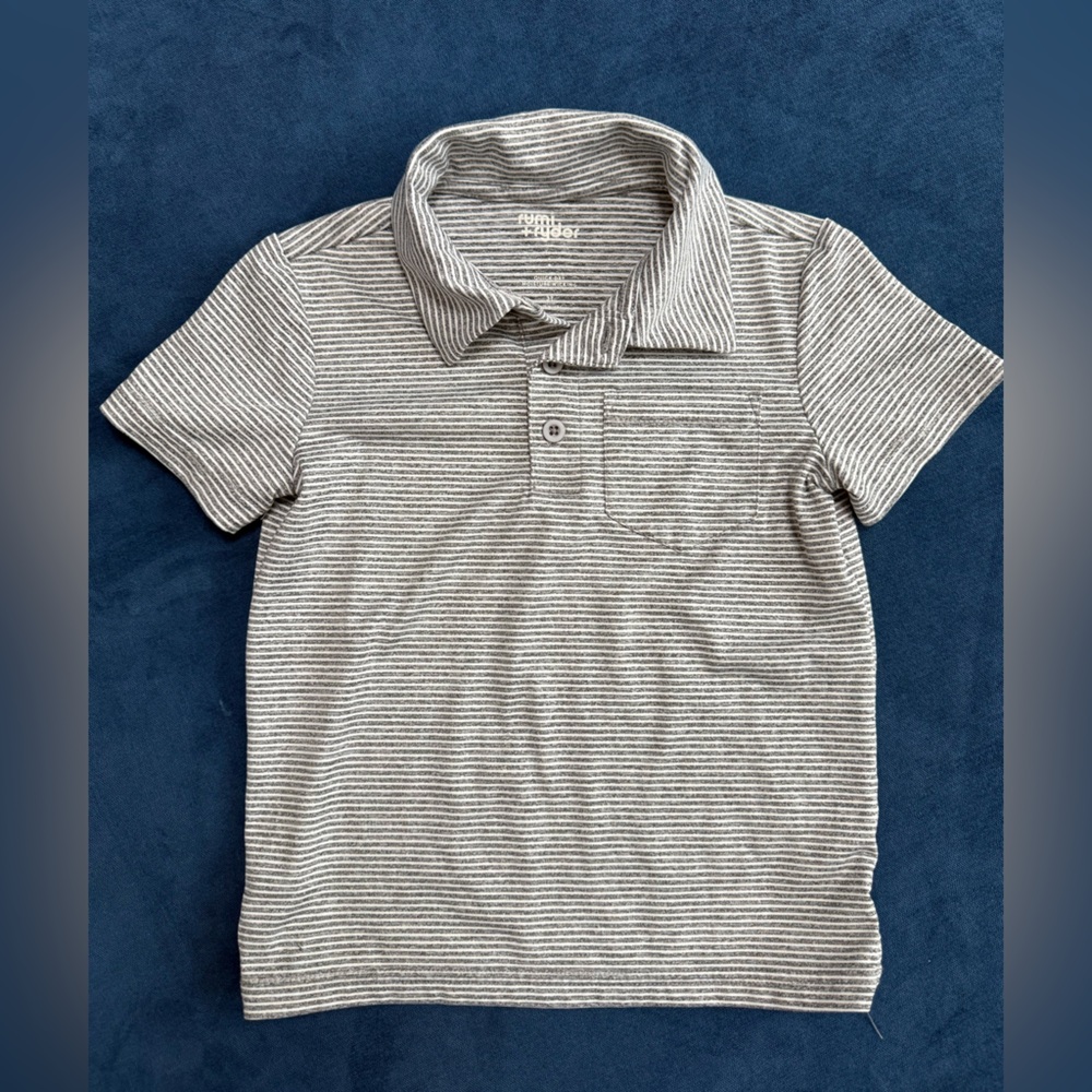 Gray Short Sleeve Tee with moisture wicking Fabric